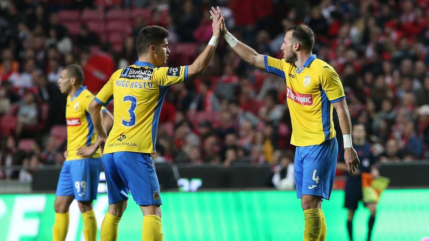 包含佛罗伦萨主场大胜切沃，重返胜利轨道的词条