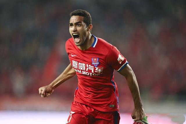 包含重庆力帆客场憾负恒大，保级形势更为严峻的词条