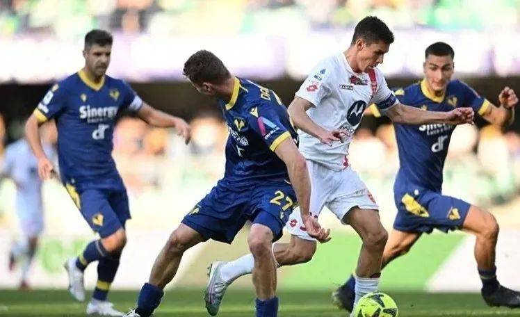 包含乌迪内斯队长在比赛中受伤，球队缺少核心引发担忧的词条