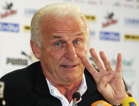 斯图加特丢分，主帅面临压力增加的简单介绍