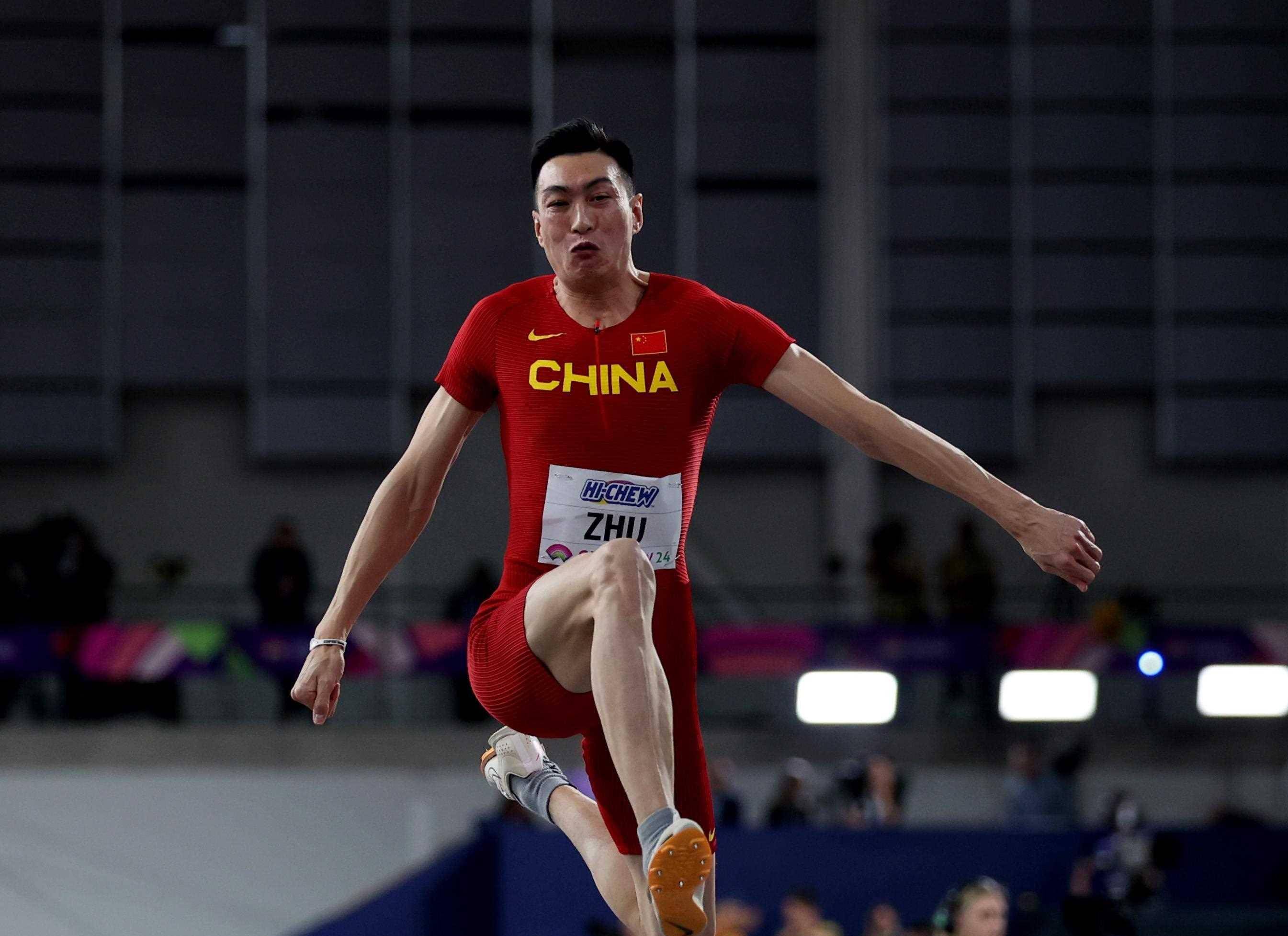 田径男子跳远夺得金牌，表现令人瞩目