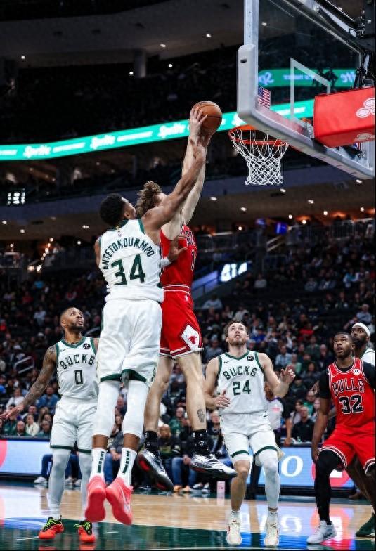 雄鹿力克活塞，字母哥连续场+表现的简单介绍