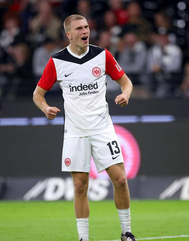 法兰克福客场逆转成功，士气大增的简单介绍