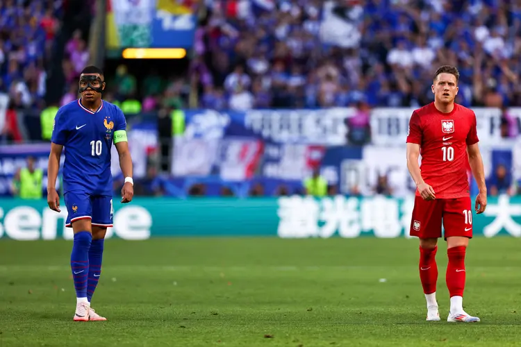 关于阿尔巴尼亚队全面封堵拼尽全力逼平对手的信息