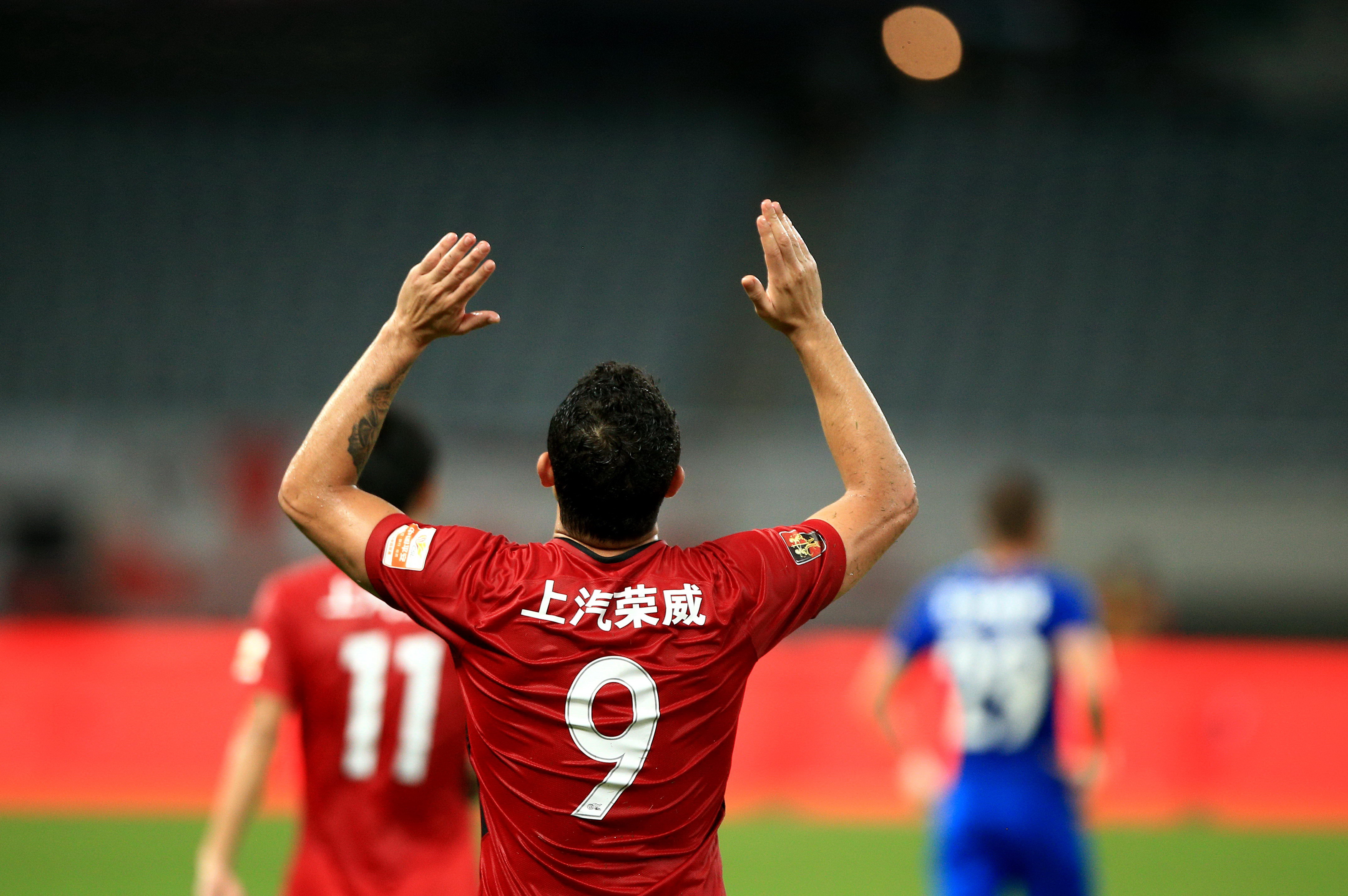 上海上港主场粉碎河南建业抵抗，夺得三分