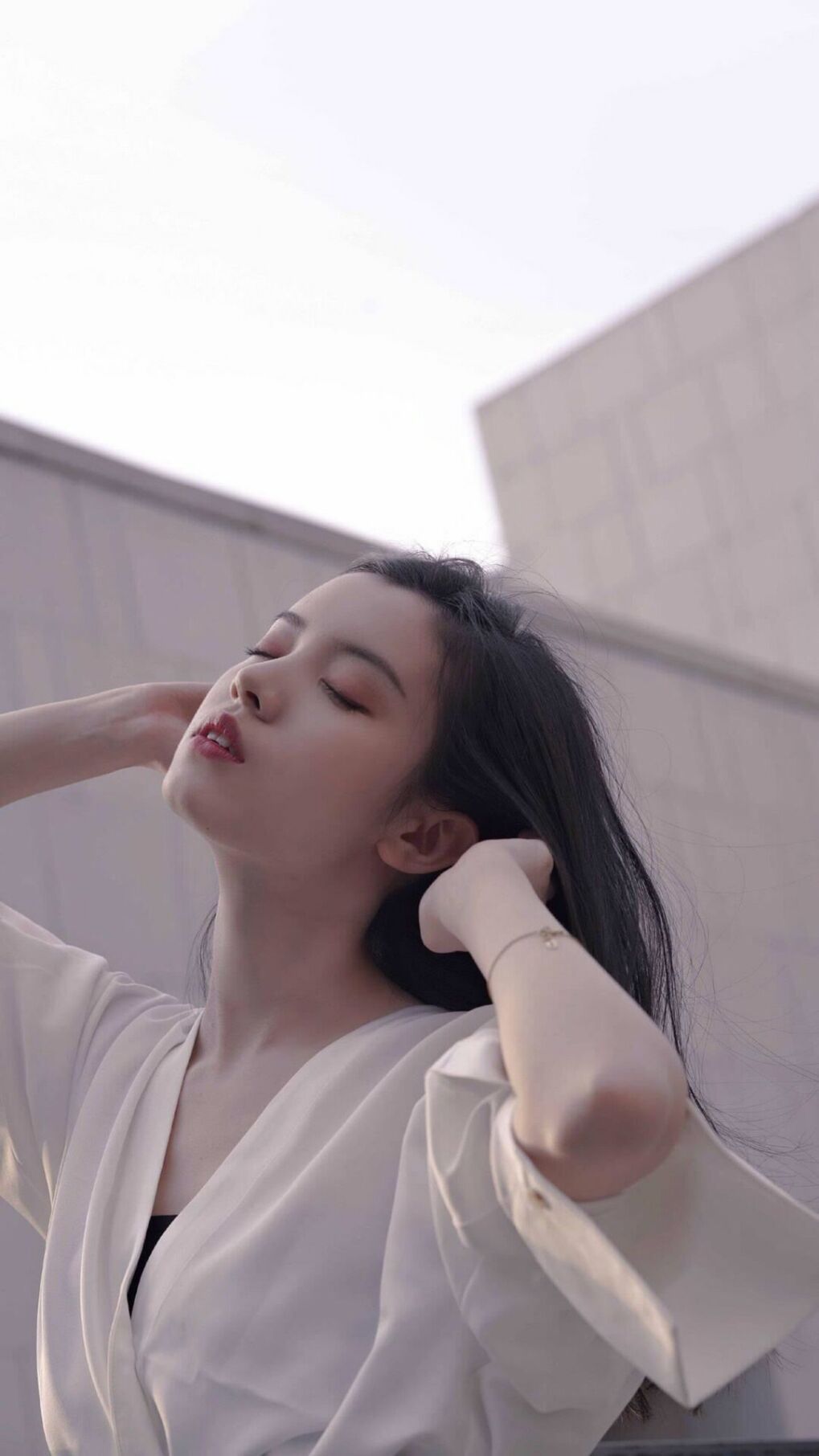 奥亚尔萨瓦尔献冠军级演出,里昂惊险力克阿尔及利亚劲旅