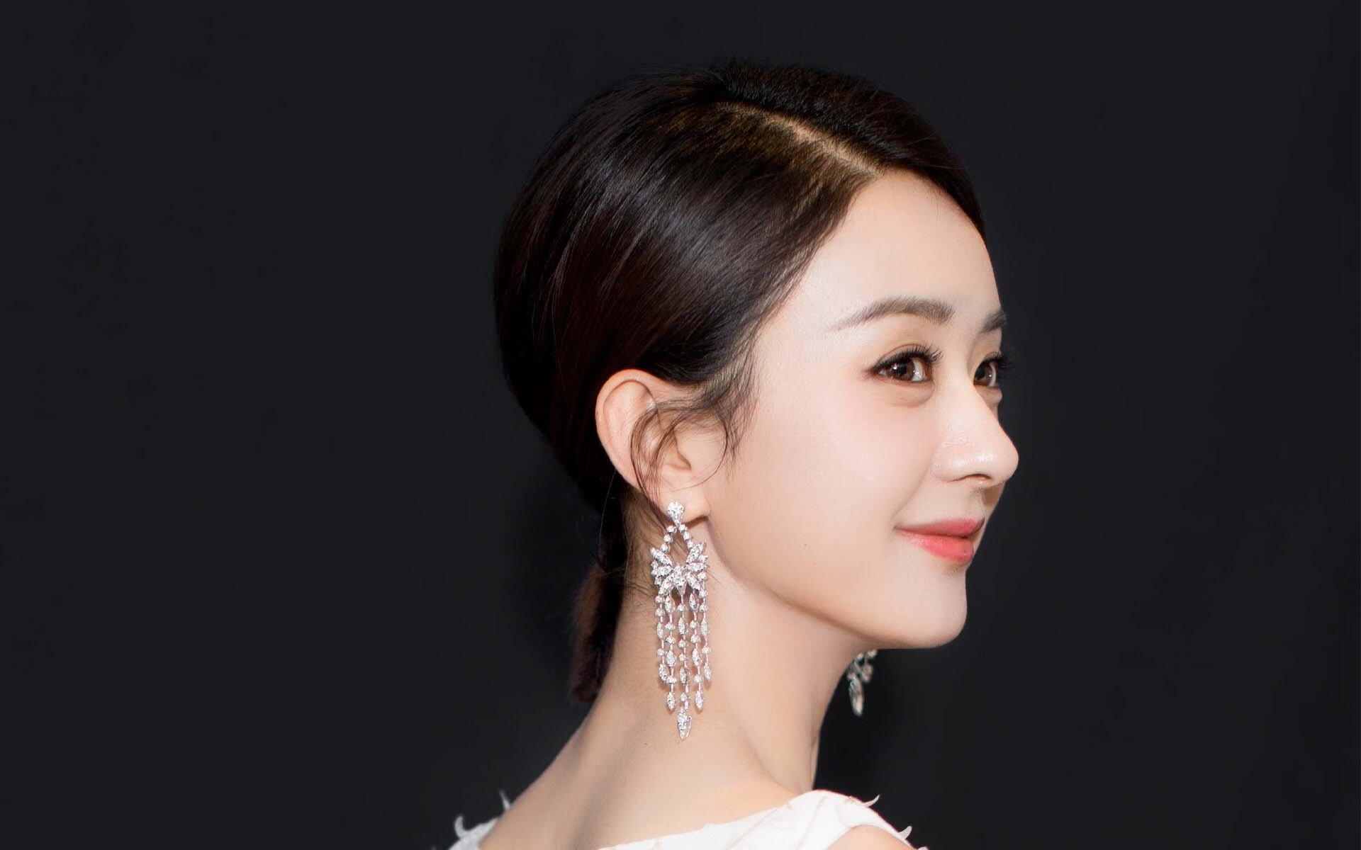 伊拉克鏖战马德里竞技,阿圭罗关键先生定乾坤,激情对决点燃绿茵场