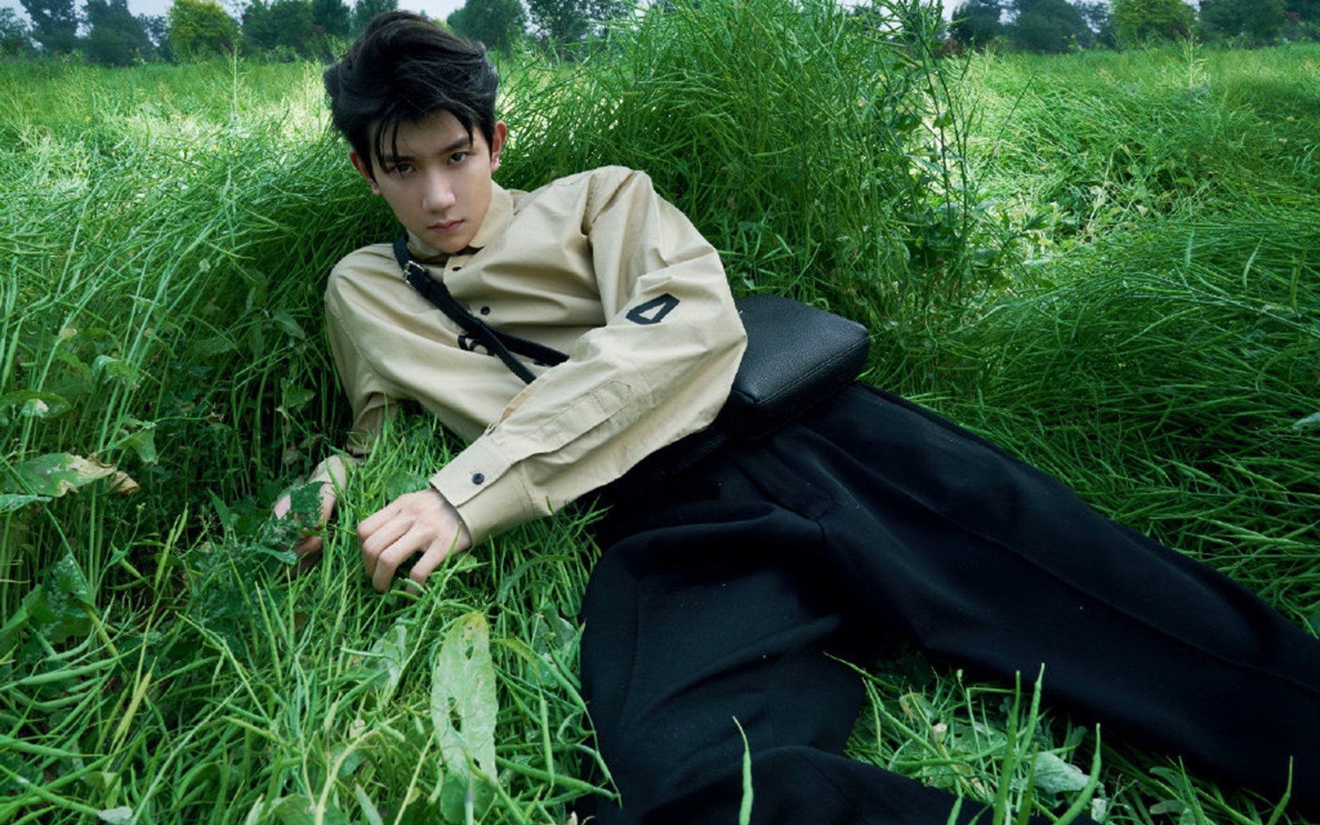 绿茵场与地缘棋局，当格列兹曼成为关键先生，谁在斩落乌克兰？