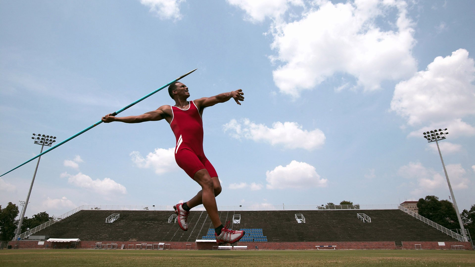 辽宁队连续得分压制掘金，小贾伦舞台越大越强—国际篮球舞台上的新篇章